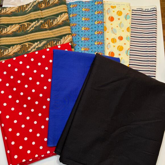 Mixed lot of Cotton fabric, Approximant 8 yards 42-44 width - Picture 1 of 11